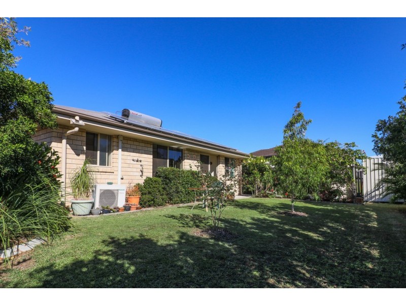 11 Whipbird Court, Urangan QLD 4655