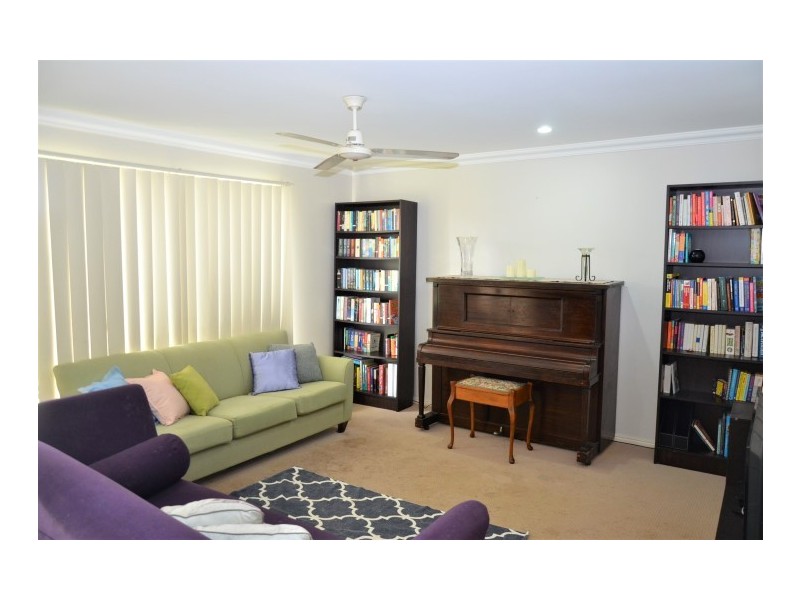 17 Isis Ct, Eli Waters QLD 4655