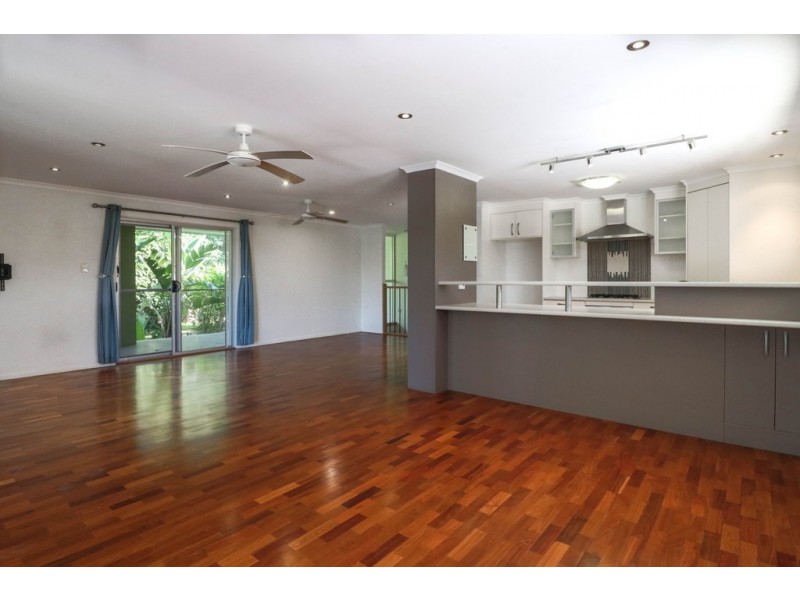 43 Richard Street, Urangan QLD 4655