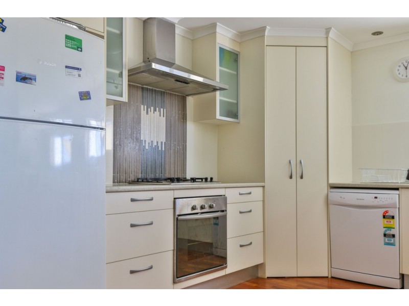 43 Richard Street, Urangan QLD 4655