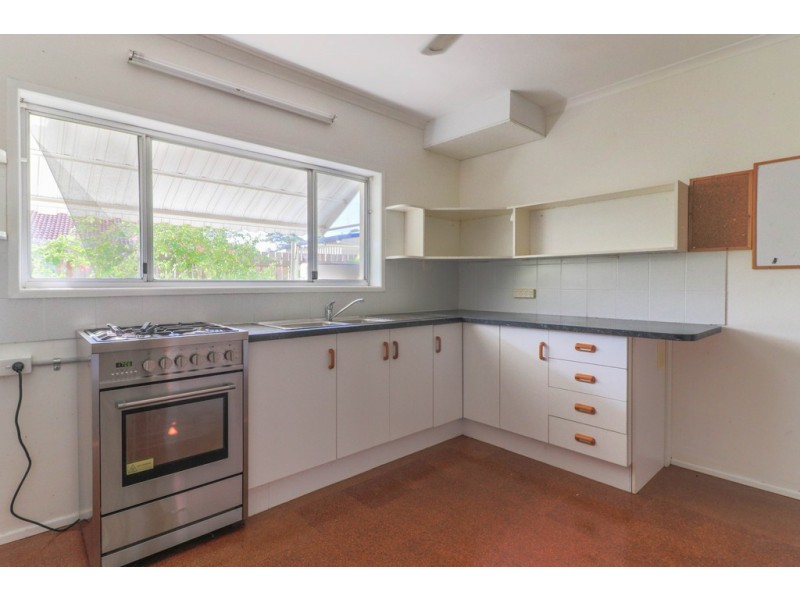 43 Richard Street, Urangan QLD 4655
