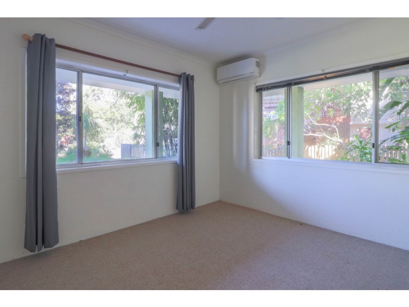 43 Richard Street, Urangan QLD 4655