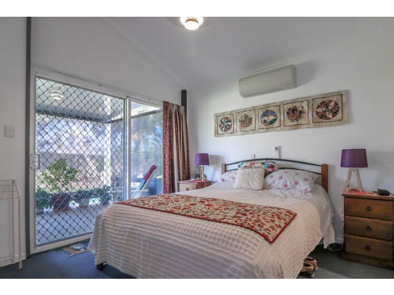 9 Whimbrel Grove, Eli Waters QLD 4655