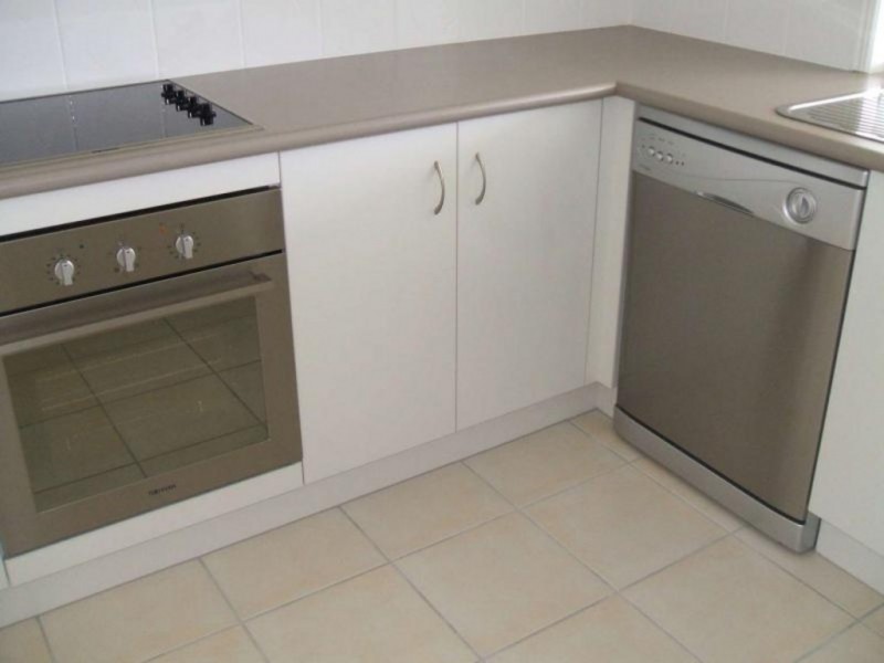 13 Spinnaker Drive, Point Vernon QLD 4655