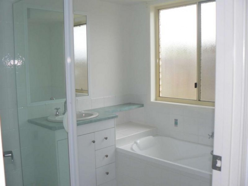 4 Westminster Court, Kawungan QLD 4655