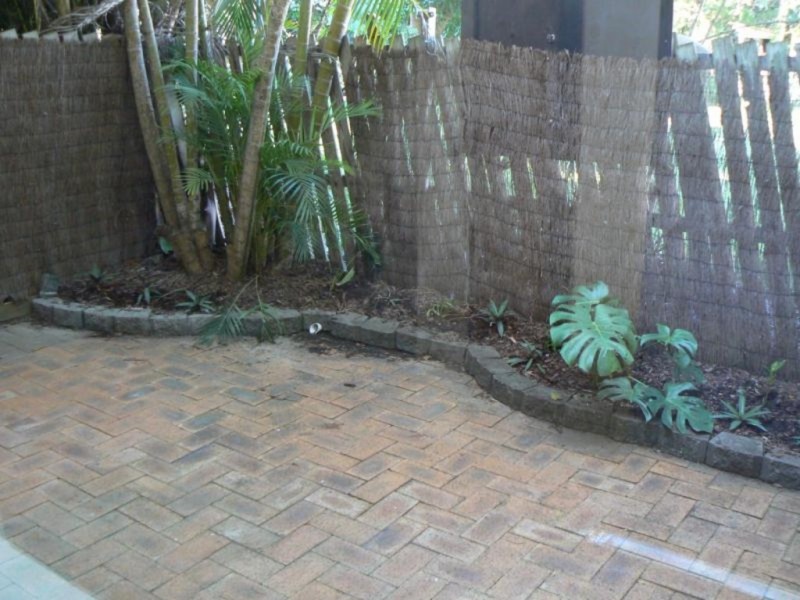 Unit 8, 10 McKean Road, Scarness QLD 4655