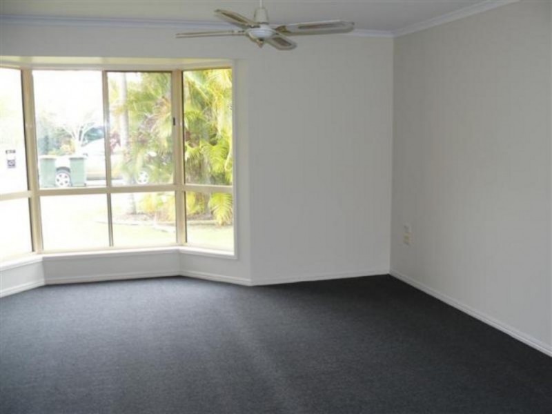 74 Hansen ST, Urangan QLD 4655