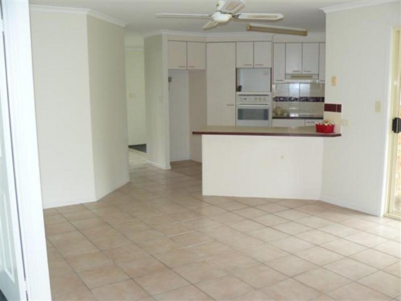 74 Hansen ST, Urangan QLD 4655