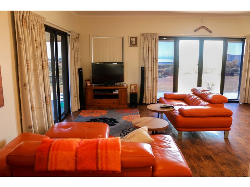 2-6 Highland Place, Craignish QLD 4655