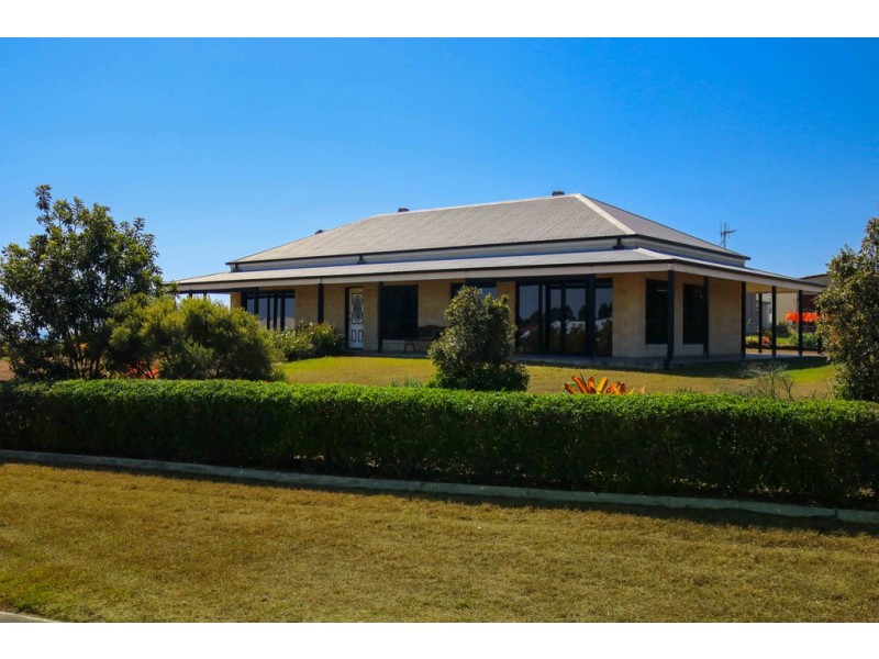 2-6 Highland Place, Craignish QLD 4655