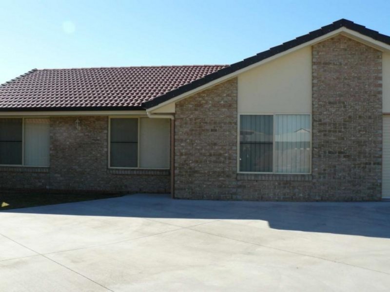 Unit 2/34 Yarrilee Circuit, Eli Waters QLD 4655