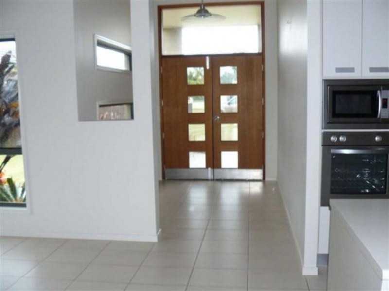 13 Pembridge Circuit, Urraween QLD 4655