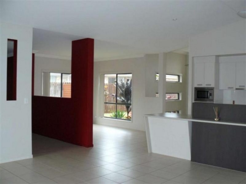 13 Pembridge Circuit, Urraween QLD 4655