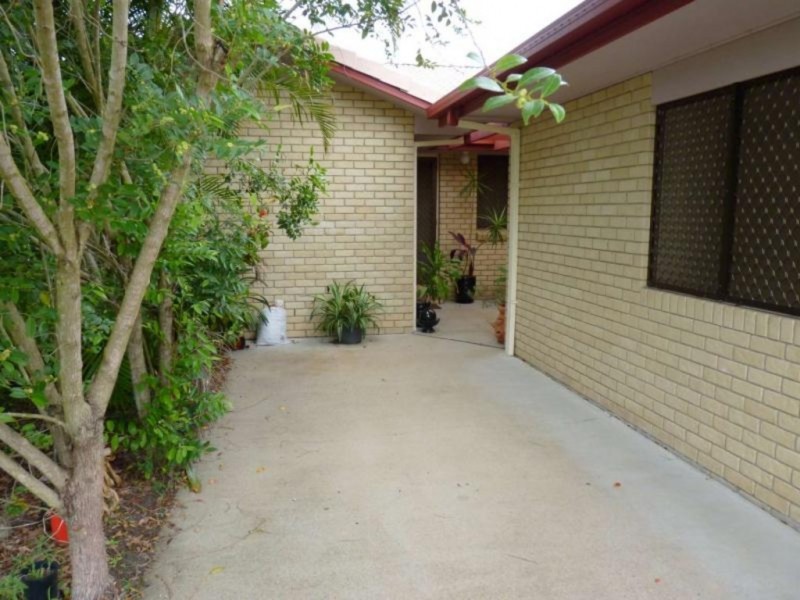 Unit 1/83 Honeysuckle Avenue, Kawungan QLD 4655