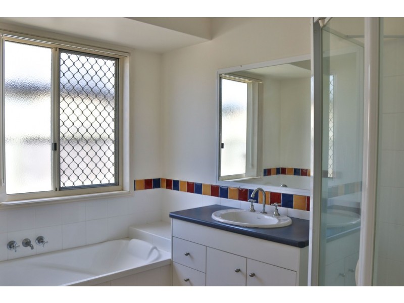 17 Surrey Court, Kawungan QLD 4655