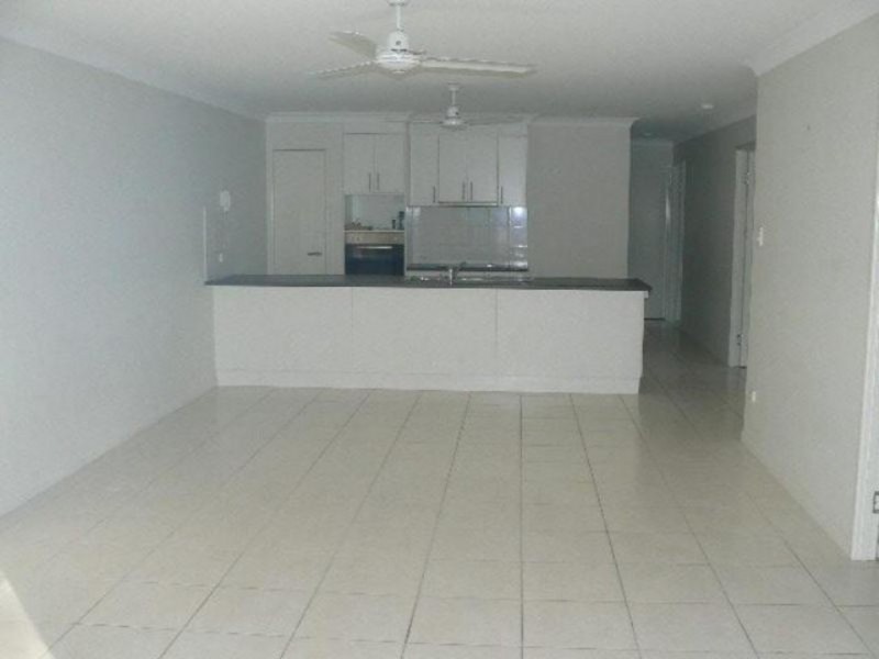 2/207 Pulgul Street, Urangan QLD 4655