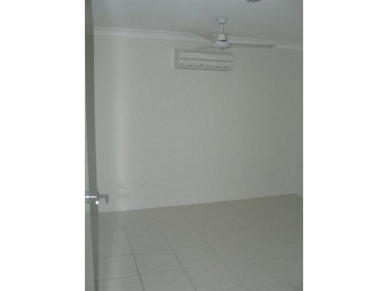 2/207 Pulgul Street, Urangan QLD 4655