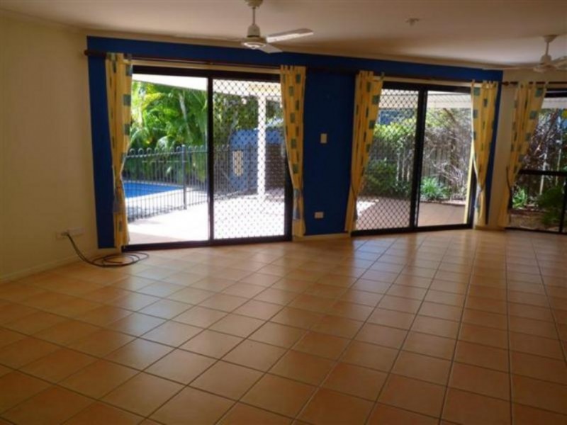 2 Woralie Way, Urraween QLD 4655