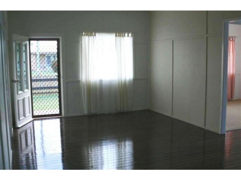 46 King Street, Urangan QLD 4655