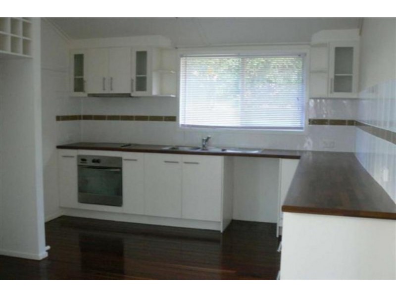 46 King Street, Urangan QLD 4655