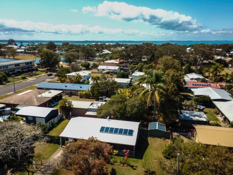 14 Herbert Street, Urangan QLD 4655