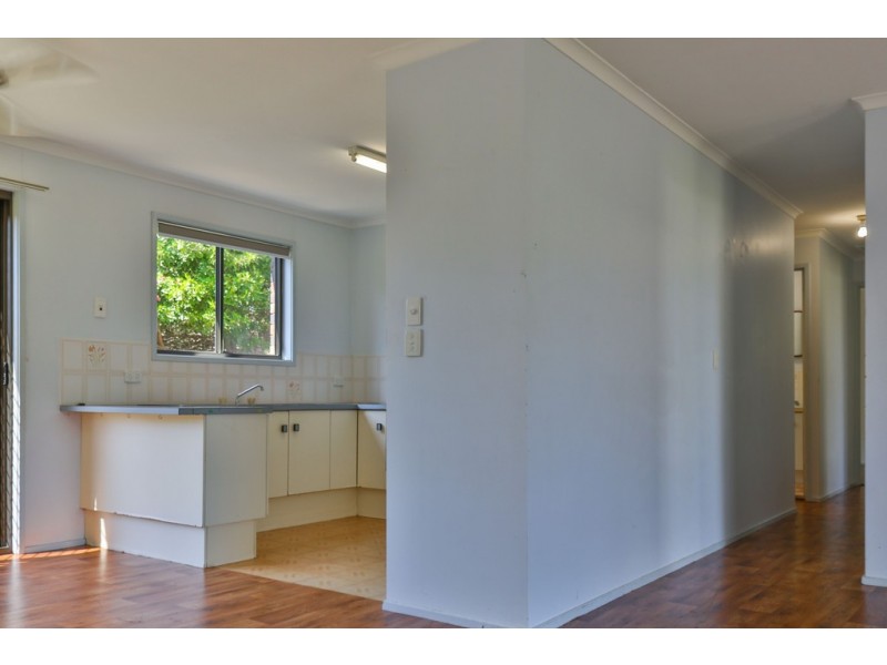 14 Herbert Street, Urangan QLD 4655