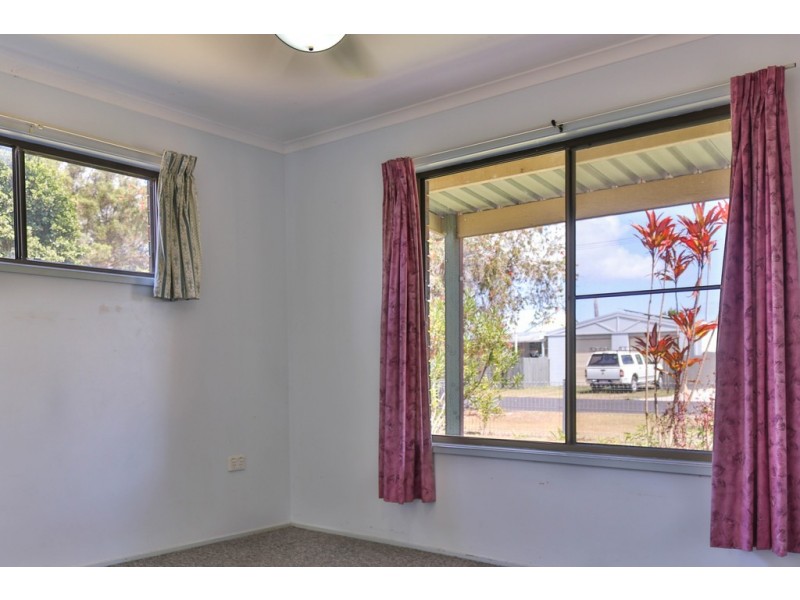 14 Herbert Street, Urangan QLD 4655