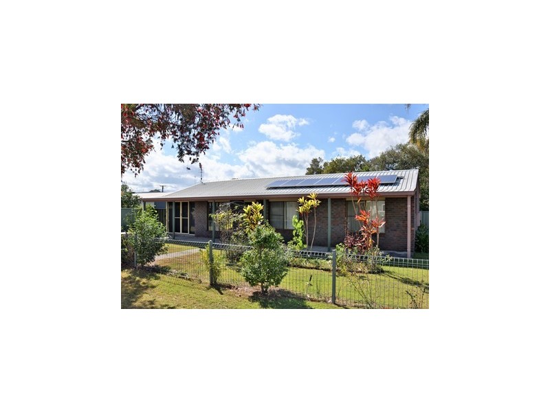 14 Herbert Street, Urangan QLD 4655