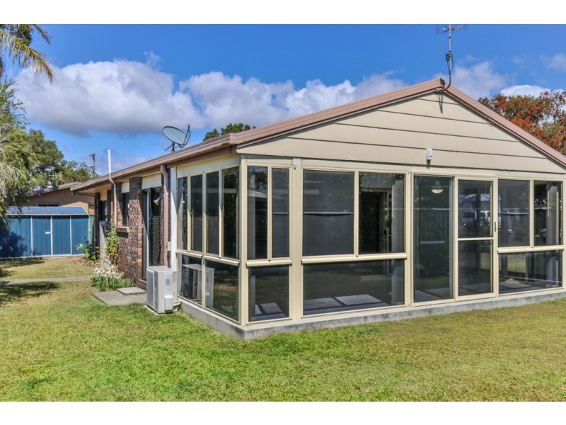 14 Herbert Street, Urangan QLD 4655