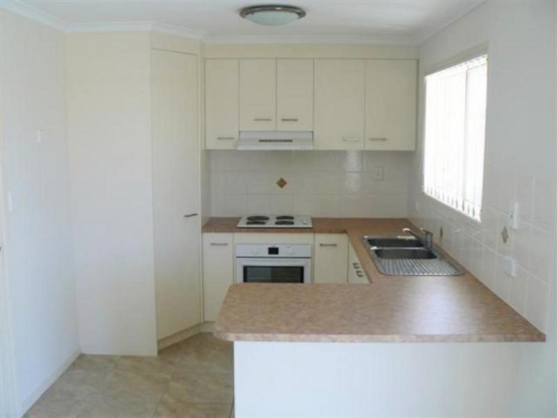 16 Topaz Circuit, Urangan QLD 4655
