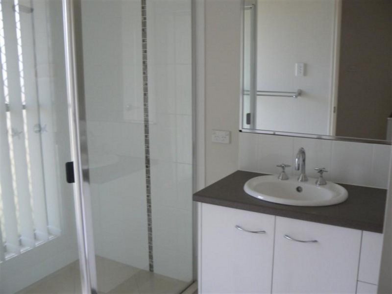 2/14 Bayley Court, Urraween QLD 4655