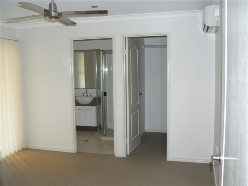 2/14 Bayley Court, Urraween QLD 4655