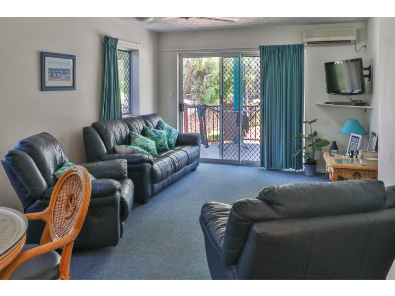 1/396 Esplanade, Torquay QLD 4655