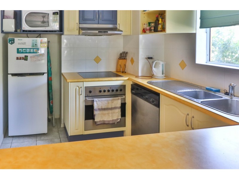 1/396 Esplanade, Torquay QLD 4655
