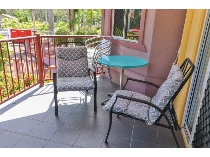 1/396 Esplanade, Torquay QLD 4655