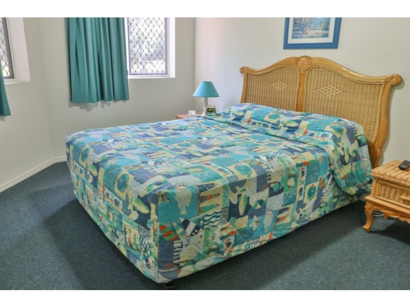 1/396 Esplanade, Torquay QLD 4655