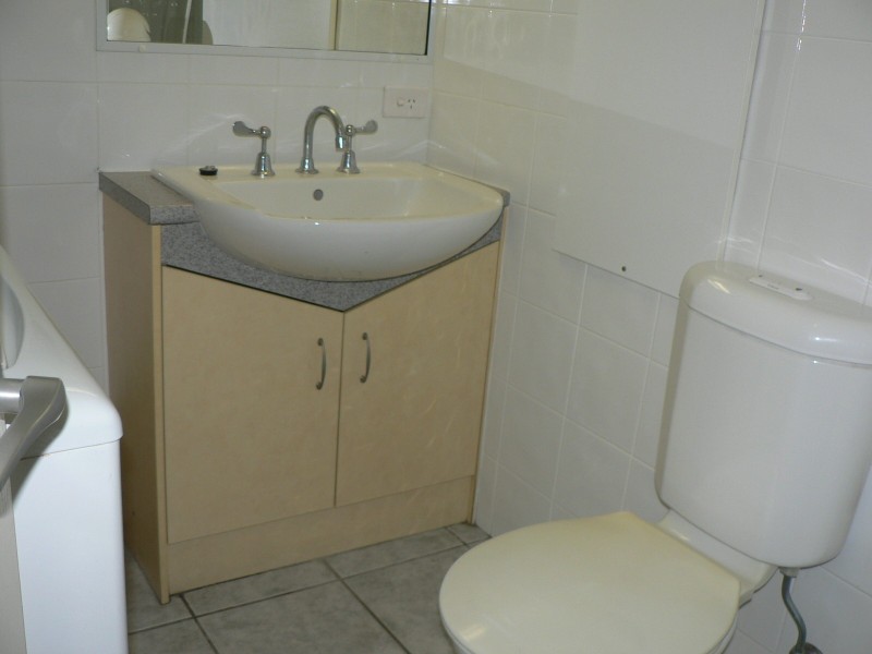 1/396 Esplanade, Torquay QLD 4655