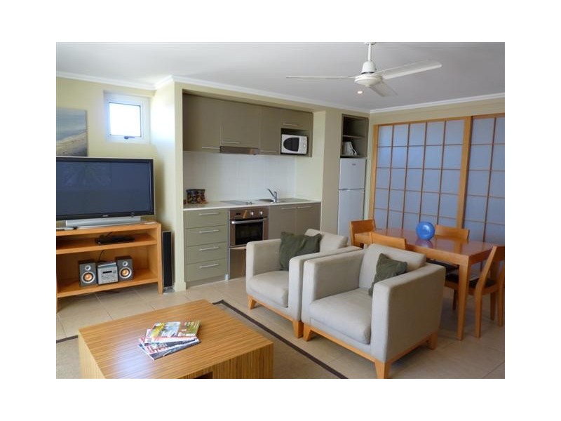 Unit 101/569 Esplanade, Urangan QLD 4655
