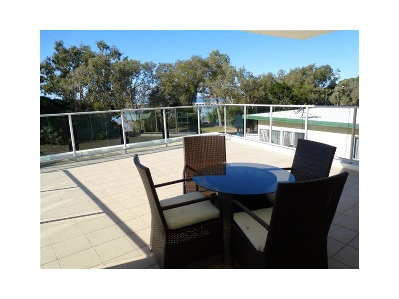 Unit 101/569 Esplanade, Urangan QLD 4655