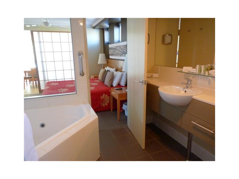 Unit 101/569 Esplanade, Urangan QLD 4655