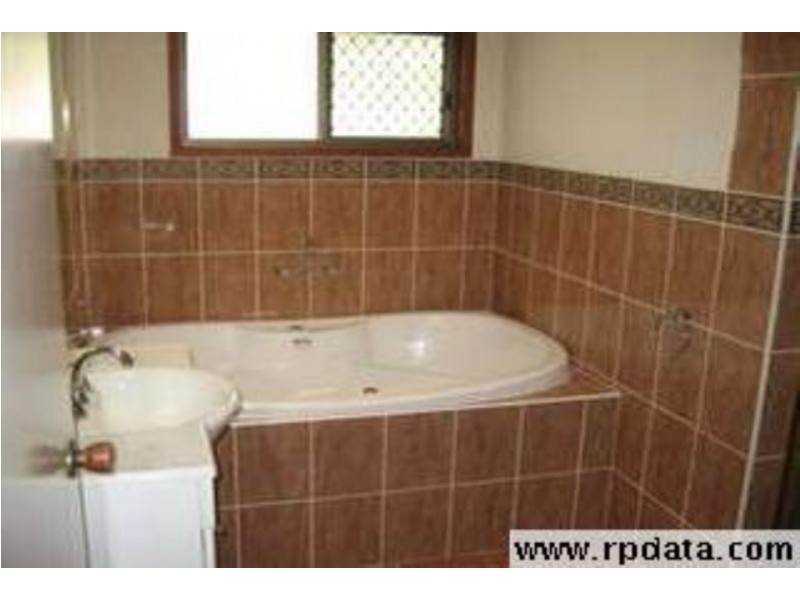 44 Limpus Street, Urangan QLD 4655