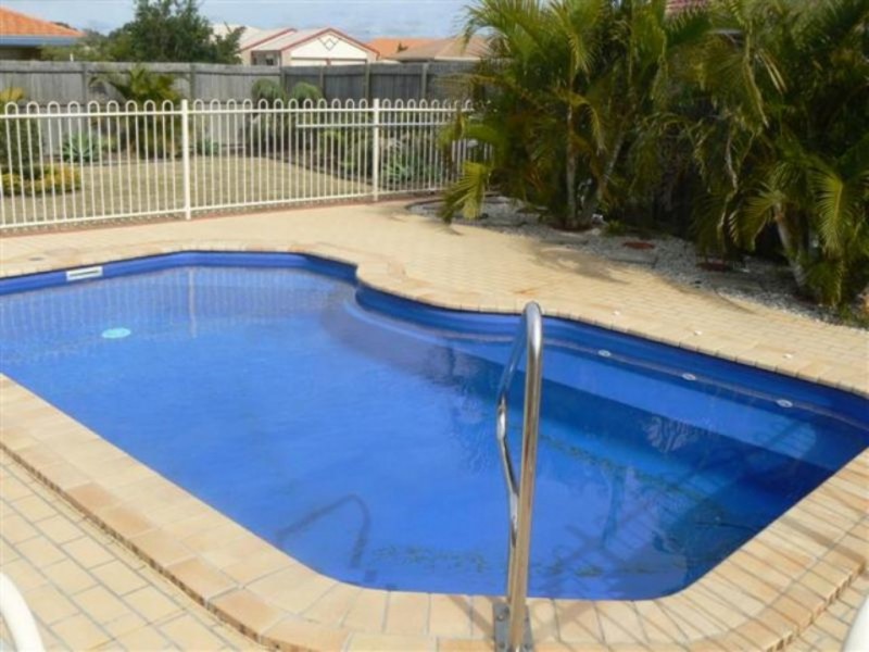 33 Anchorage Cct, Point Vernon QLD 4655