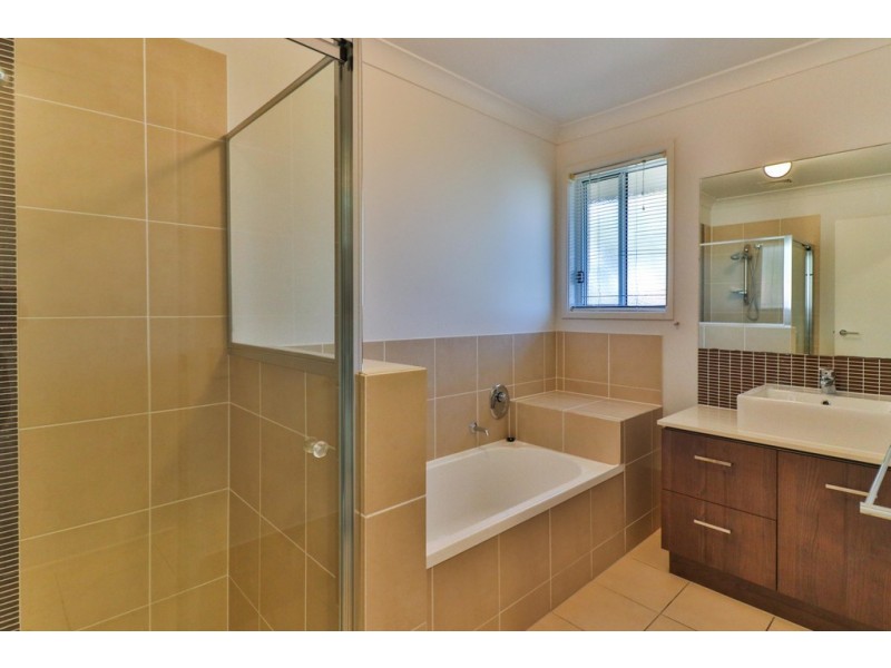 54 Endeavour Way, Eli Waters QLD 4655