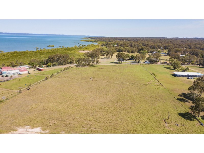 6 Shore Road East, Urangan QLD 4655