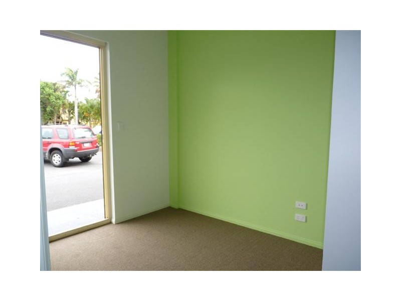 2 Coral Street, Urangan QLD 4655