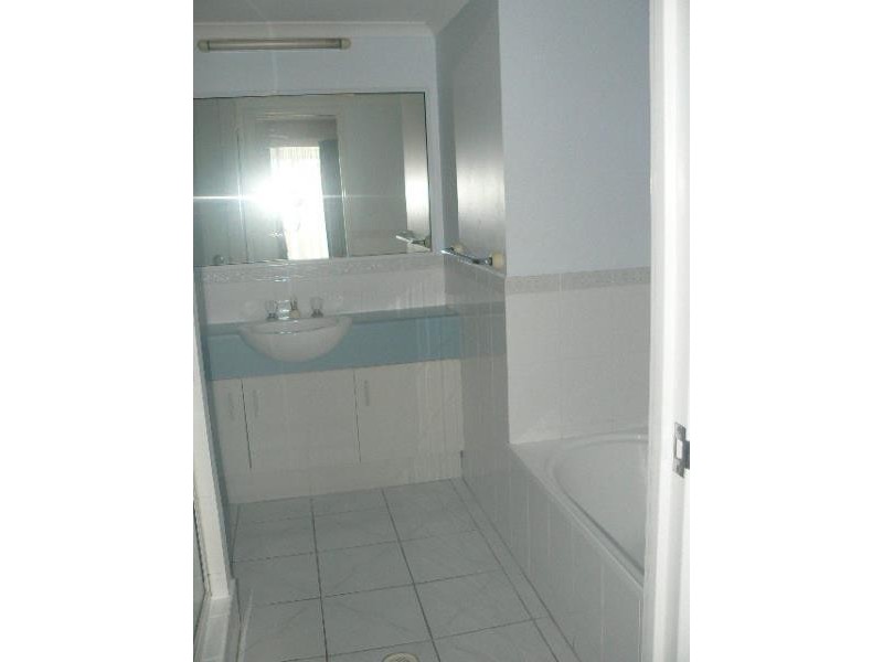 31/386 4th Fl Esplanade, Torquay QLD 4655