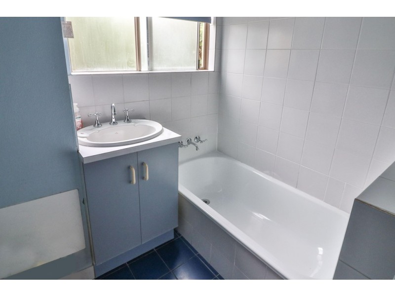 8/383 Esplanade, Torquay QLD 4655