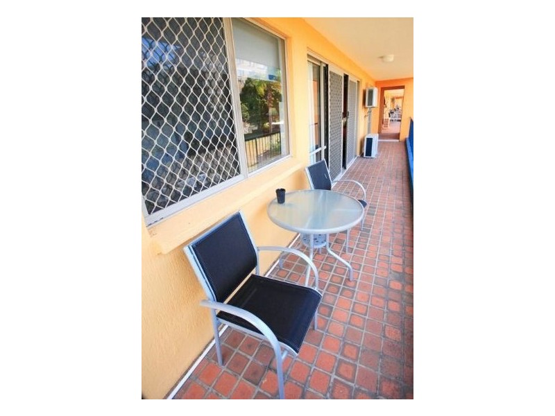 8/383 Esplanade, Torquay QLD 4655