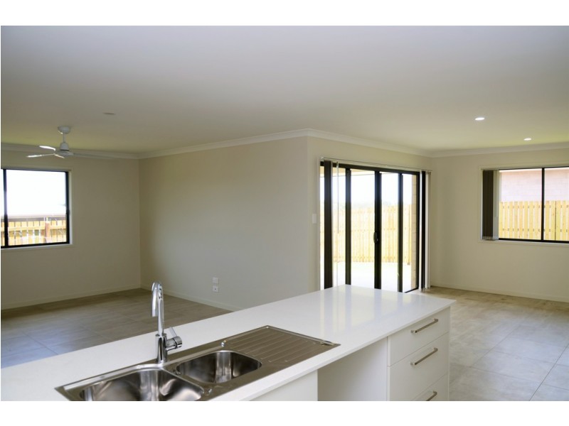 2 Rossington Drive, Urraween QLD 4655