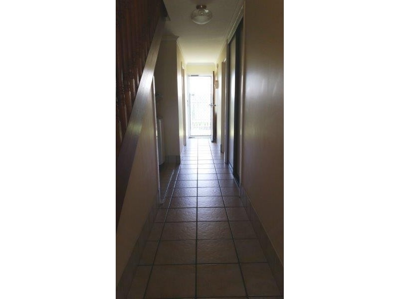 2/208 Cypress Street, Urangan QLD 4655